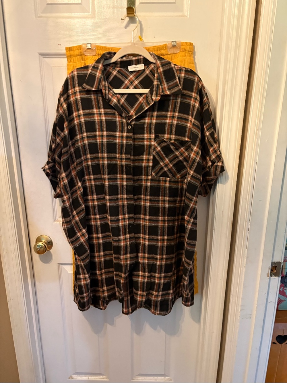 entro Black and Tan Plaid Short-Sleeve Button Down Shirt